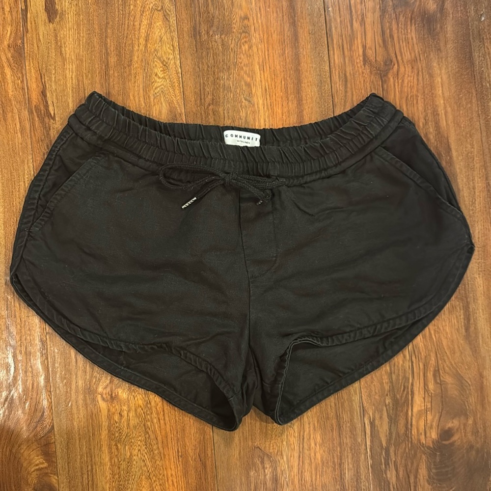 Aritzia – Community linen shorts